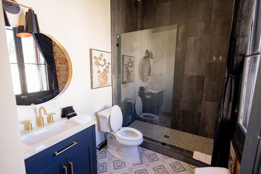 Speakeasy Suites Family Double Room, 2 Bedrooms, City View 9