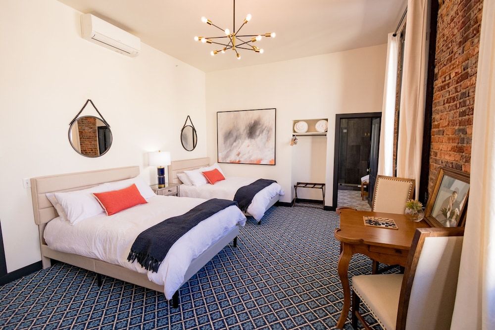 Speakeasy Suites Family Double Room, 2 Bedrooms, City View 4