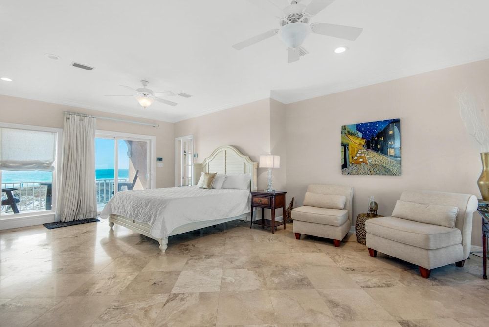 House, Multiple Beds (Tequila Sunrise)