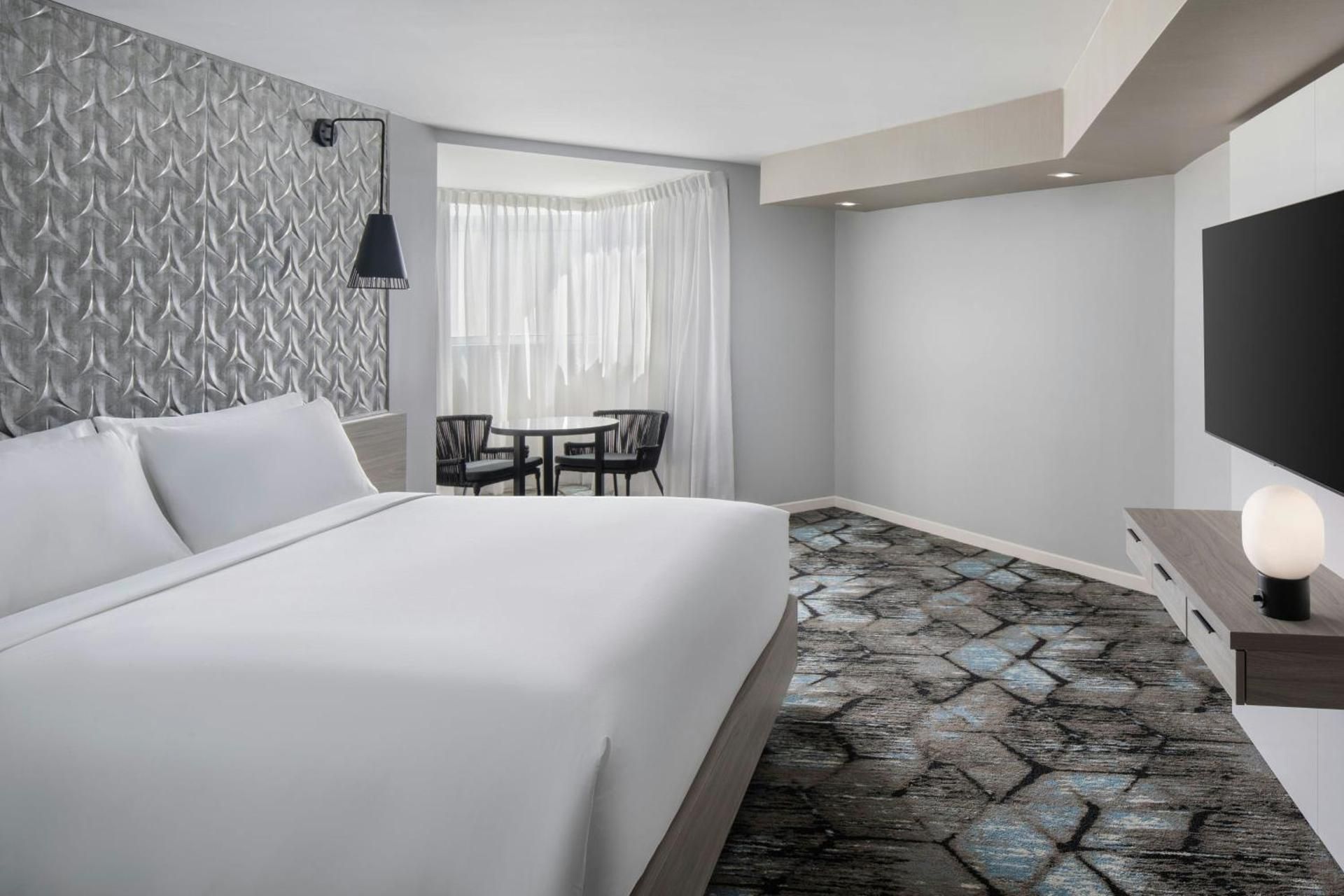 Renaissance Daytona Beach Oceanfront Hotel Standard King Room 2