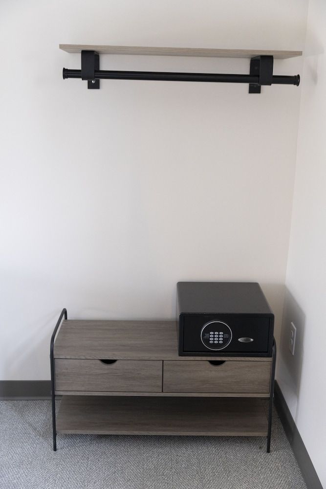 East Rock Inn Standard Studio, 1 King Bed, Courtyard View 10