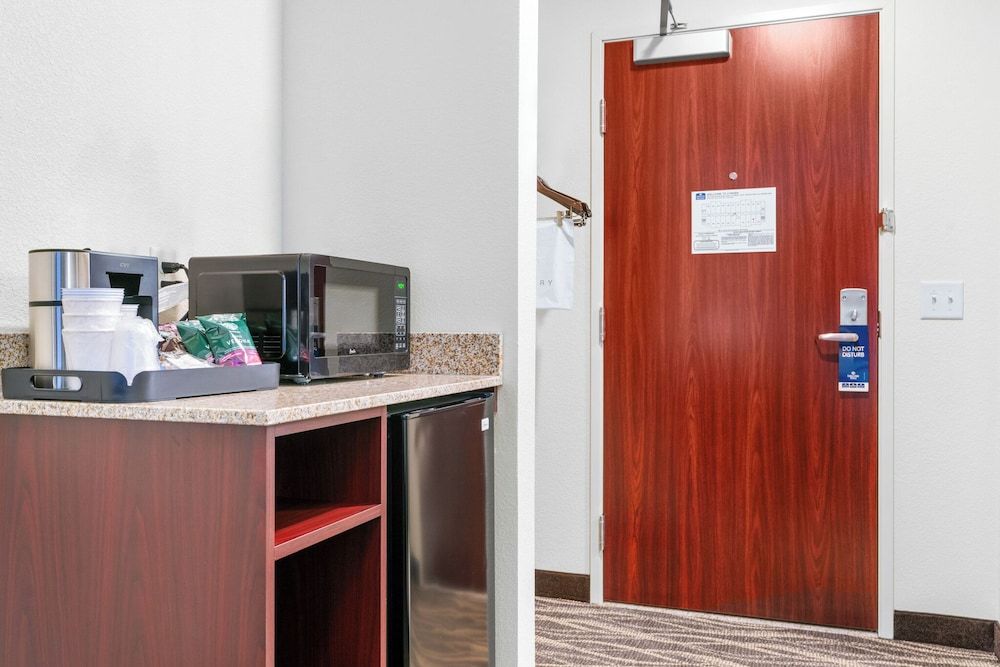 Cobblestone Hotel & Suites - Lynden Room, 2 Queen Beds, Non Smoking 7