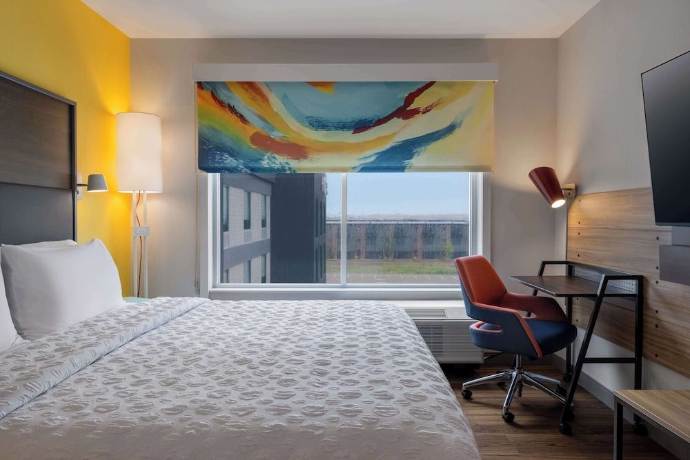 Tru By Hilton Ankeny Room, 1 King Bed, Accessible (Hearing) 2