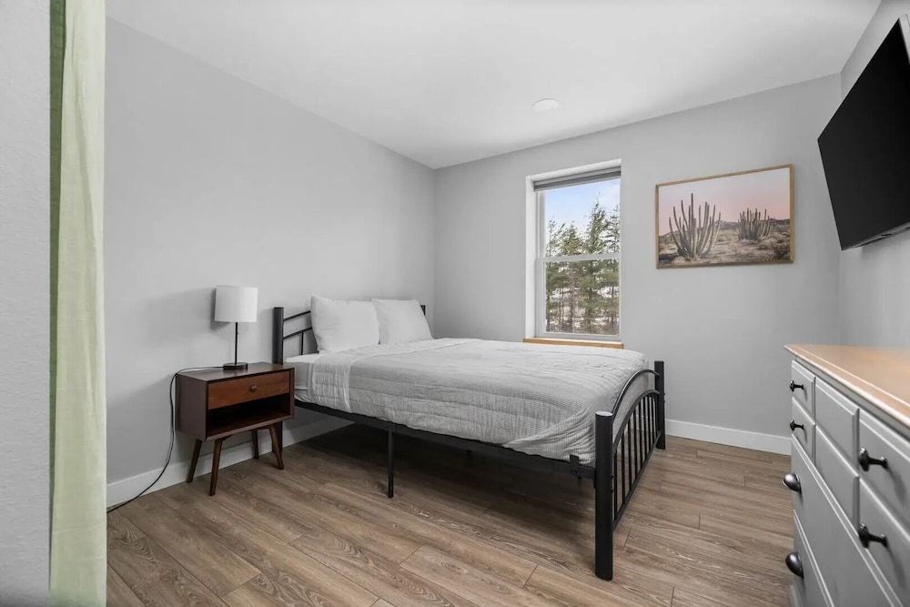 4BDR Retreat Downtown & East Bay 3191