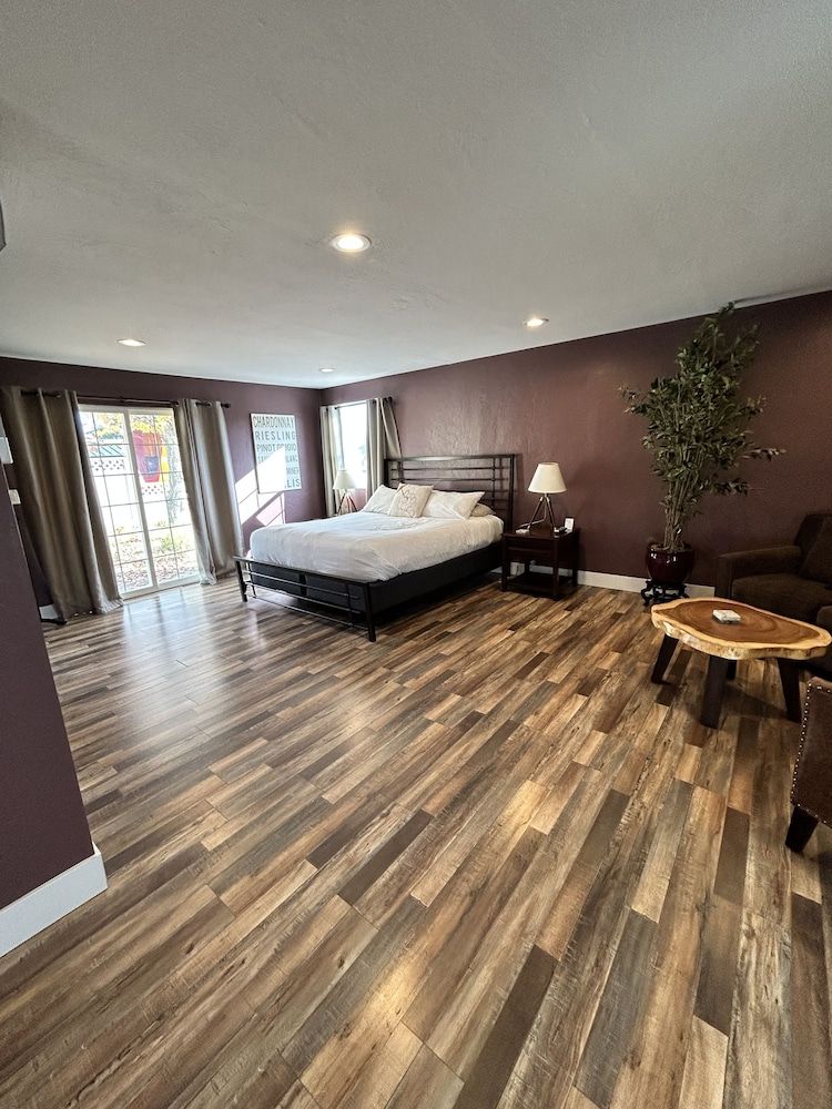 The Rellik House and Winery Deluxe Suite 2