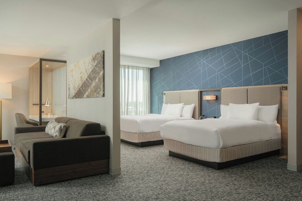 Suite, Multiple Beds, Non Smoking, Corner (Mobility/Hearing Accessible, Tub)