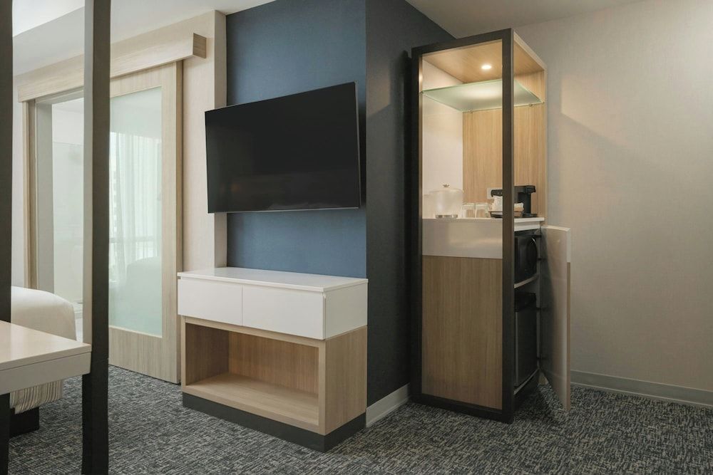 Suite, 1 King Bed with Sofa bed, Corner