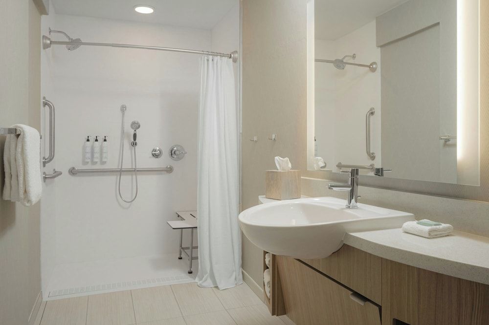 Suite, Multiple Beds, Non Smoking (Mobility/Hearing Access, Roll-in Shwr)