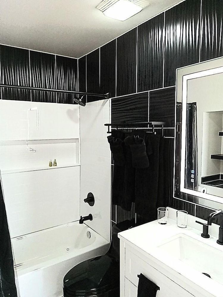 Tirrito Farm Comfort Tent 3