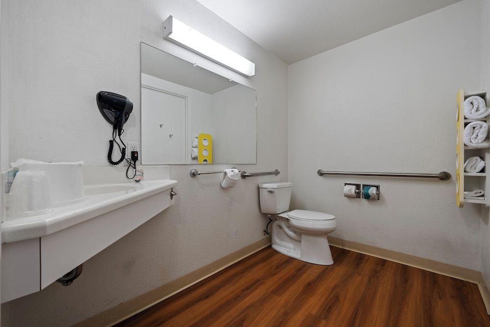 Motel 6 Clarkston, WA Standard Room, 2 Queen Beds, Accessible, Non Smoking 10