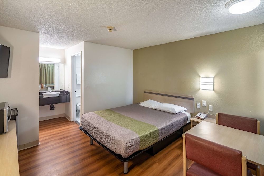 Motel 6 Clarkston, WA Standard Room, 1 Queen Bed, Non Smoking 2