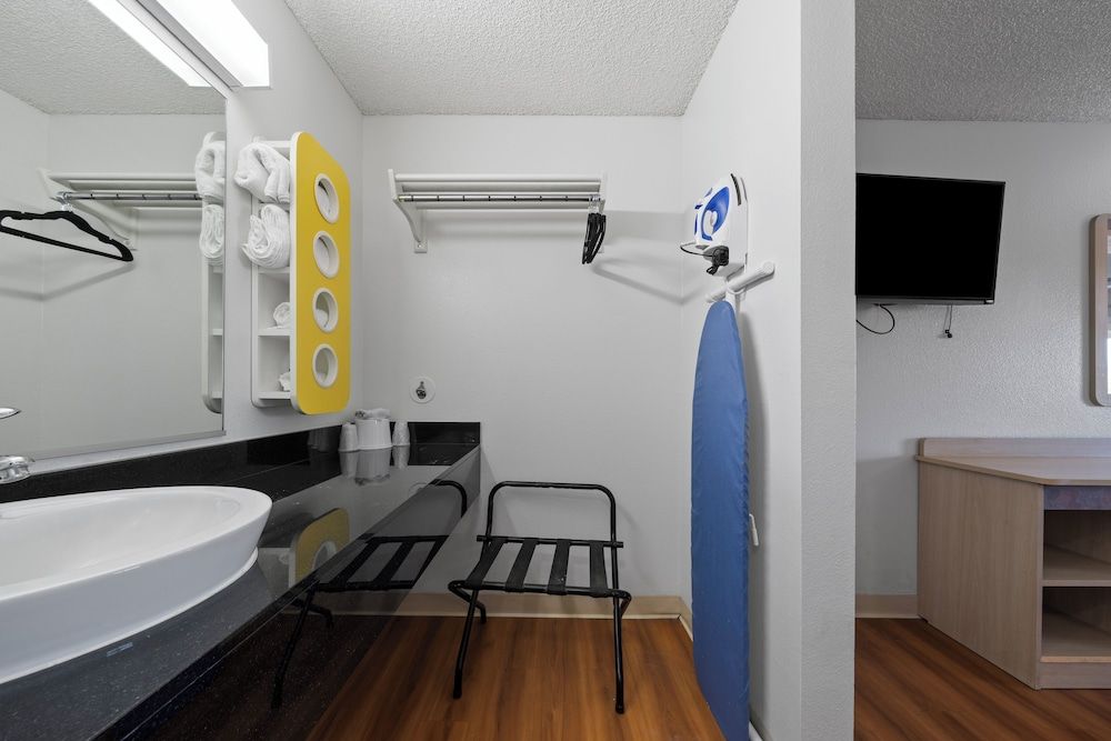 Motel 6 Clarkston, WA Standard Room, 2 Queen Beds, Non Smoking 13