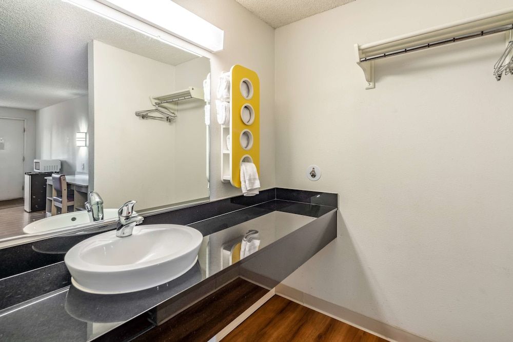 Motel 6 Clarkston, WA Standard Room, 1 Queen Bed, Non Smoking 5