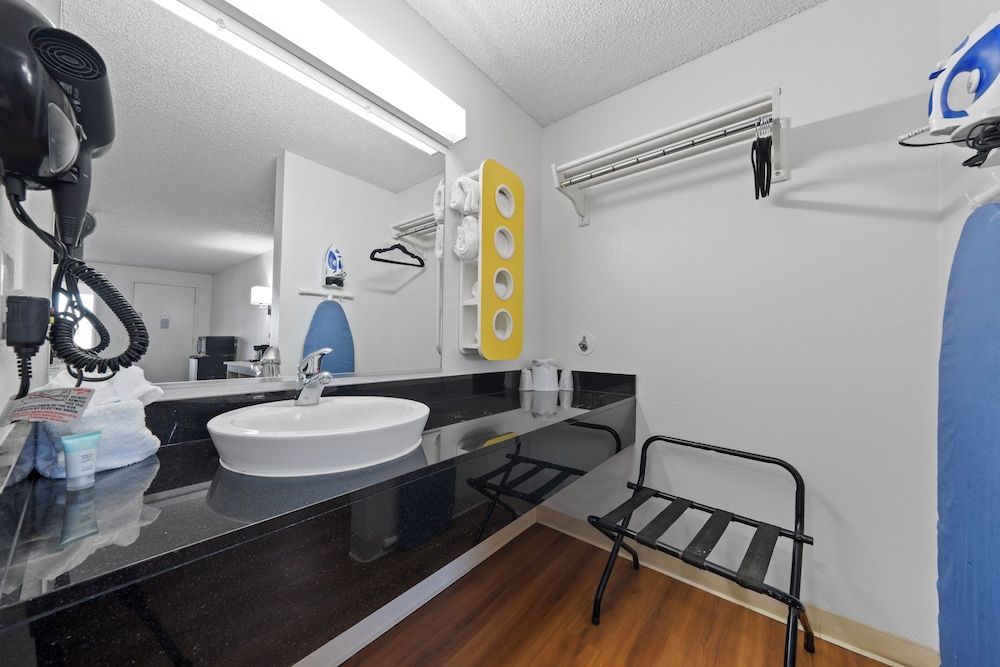 Motel 6 Clarkston, WA Standard Room, 2 Queen Beds, Non Smoking 12