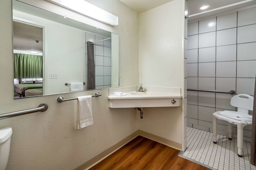 Motel 6 Clarkston, WA Standard Room, 2 Queen Beds, Accessible, Non Smoking 7