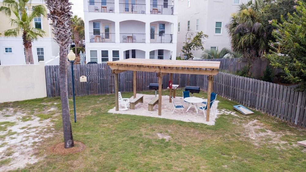 7 D, One Bedroom Condo