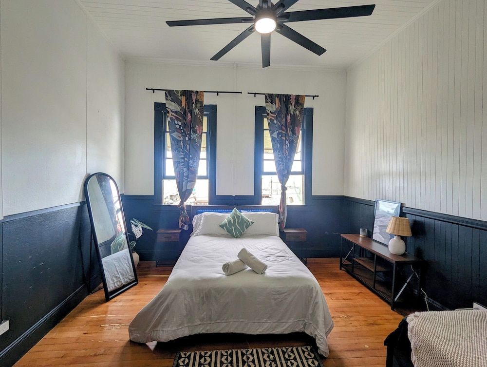 Howzit Hostels Hawaii Deluxe Triple Room 3