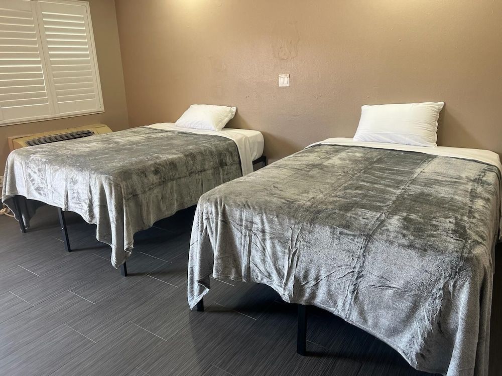 Pomona Inn Family Double Room