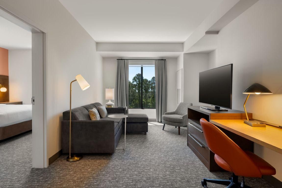 2 Bedroom Suite, Bedroom 1: 1 Queen, Bedroom 2: 1 King, Sofa bed