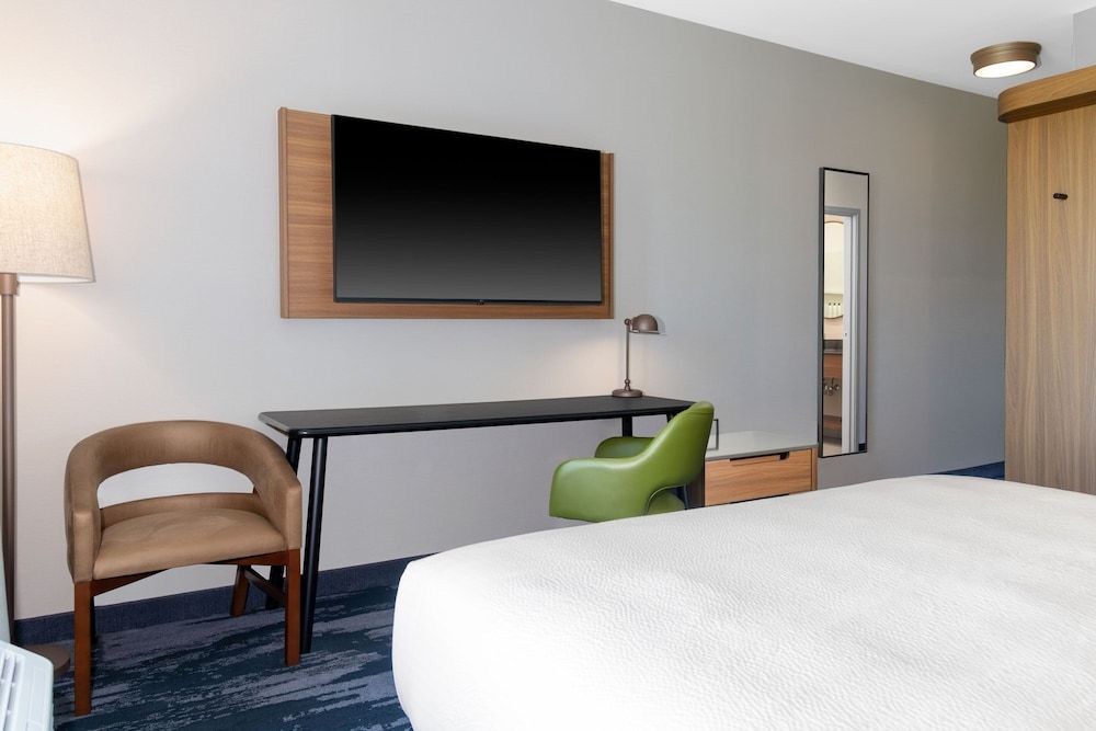 Fairfield Inn & Suites By Marriott Sioux Center Room, 1 King Bed, Non Smoking (Mobility Accessible, Roll-in Shower) 2