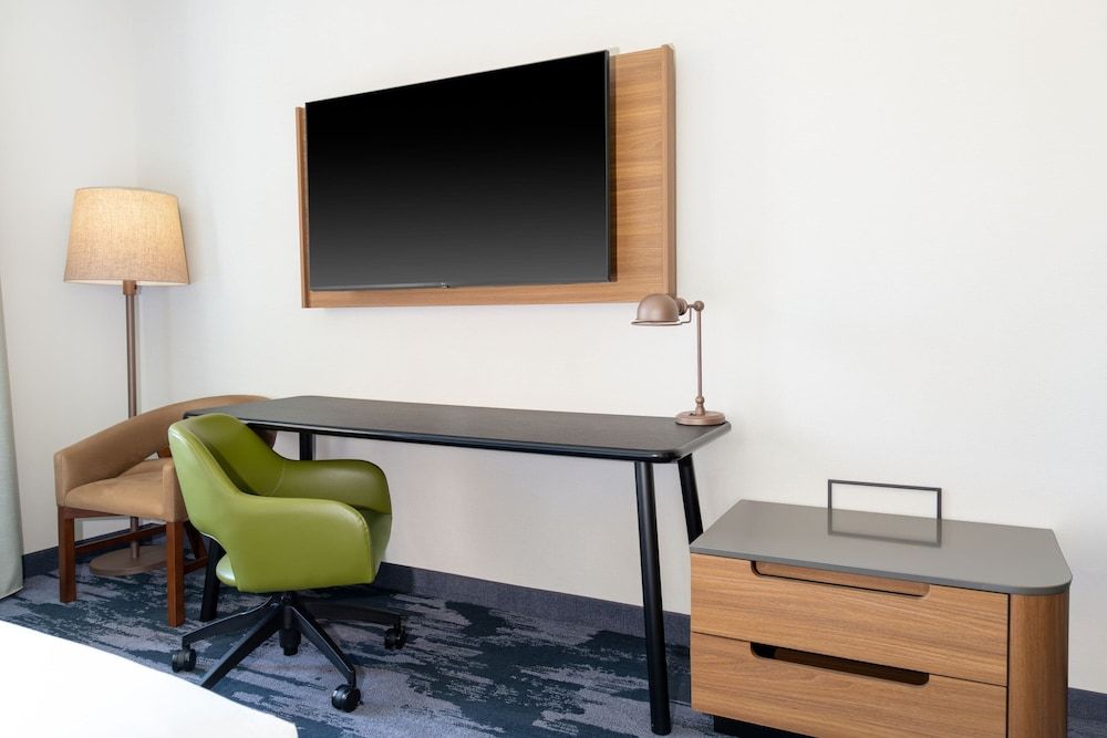 Fairfield Inn & Suites By Marriott Sioux Center Room, 1 King Bed, Non Smoking (Mobility Accessible, Roll-in Shower) 4