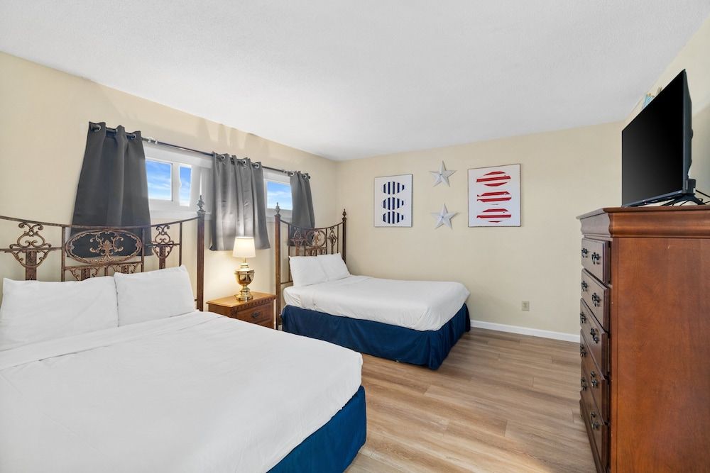 Condo, 2 Bedrooms, Beach View (715A)