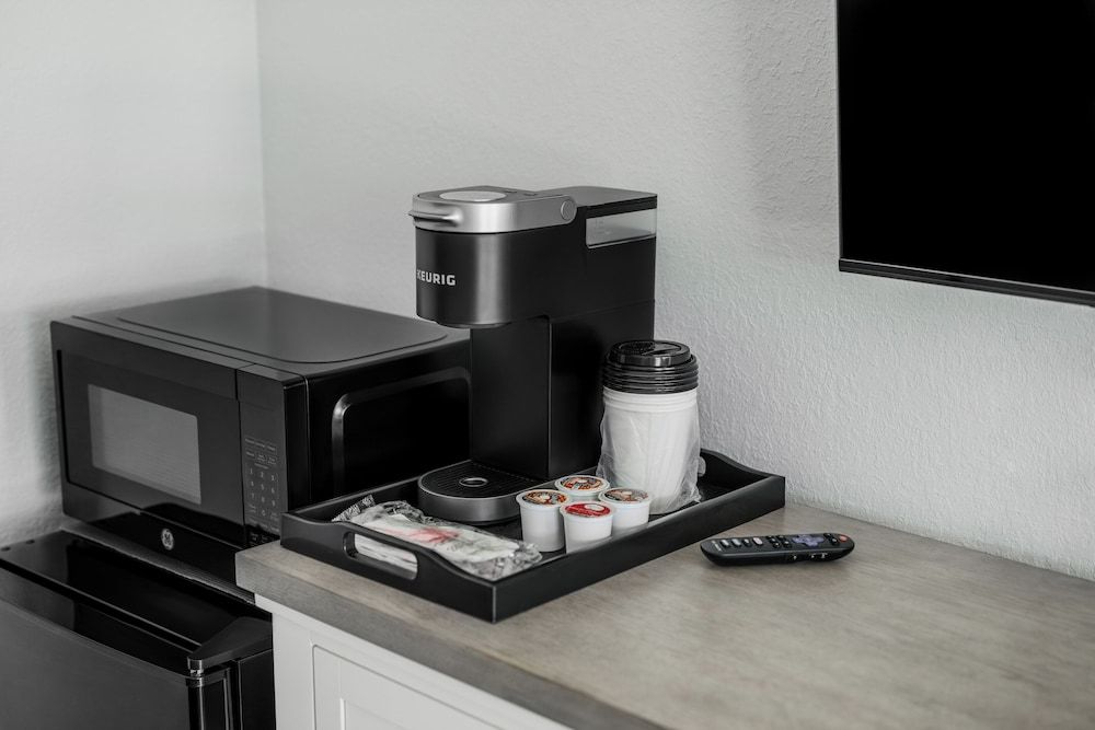 Mia's Boutique Hotel COURTYARD room, 1 King Bed, Across the street from the Beach 8