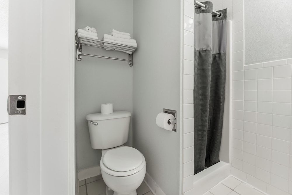 Mia's Boutique Hotel COURTYARD room, 1 King Bed, Across the street from the Beach 5