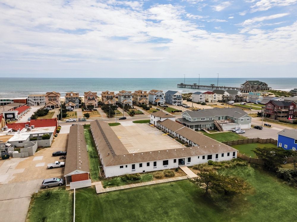 Mia's Boutique Hotel COURTYARD room, 1 King Bed, Across the street from the Beach 4