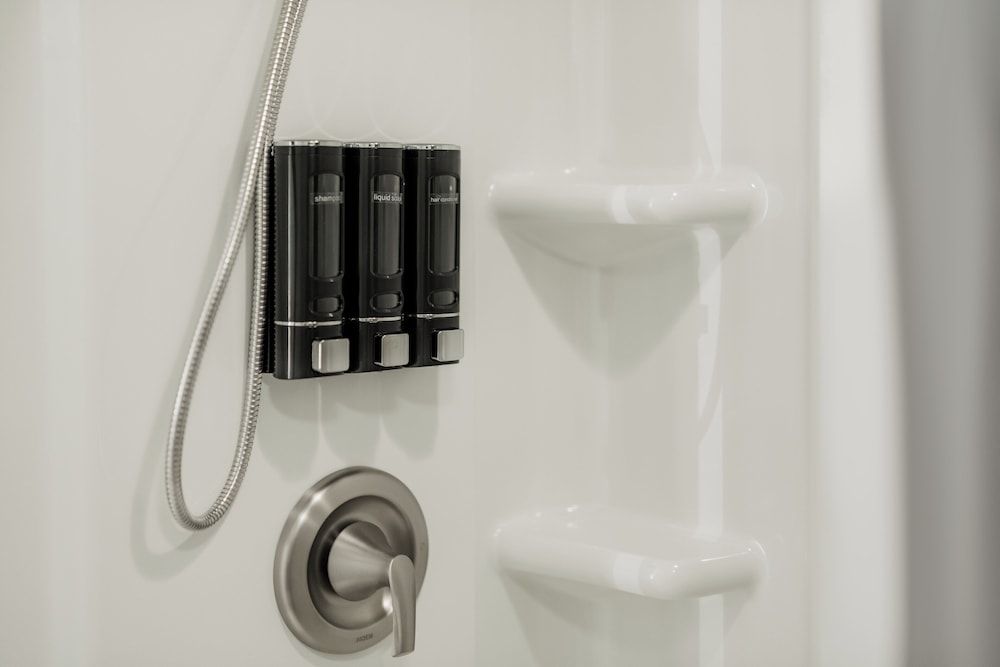 Mia's Boutique Hotel COURTYARD room, 2 Queen Beds, Across the street from the Beach 8