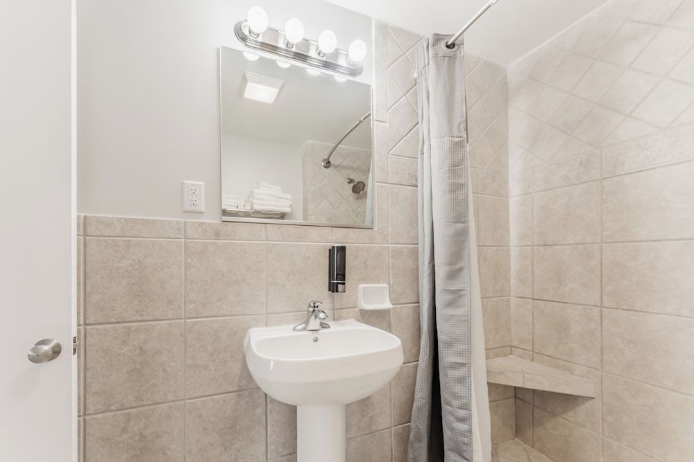 Mia's Boutique Hotel OCEAN FRONT 2 Queen Beds, Full Kitchen, Private Balcony with Ocean views 6