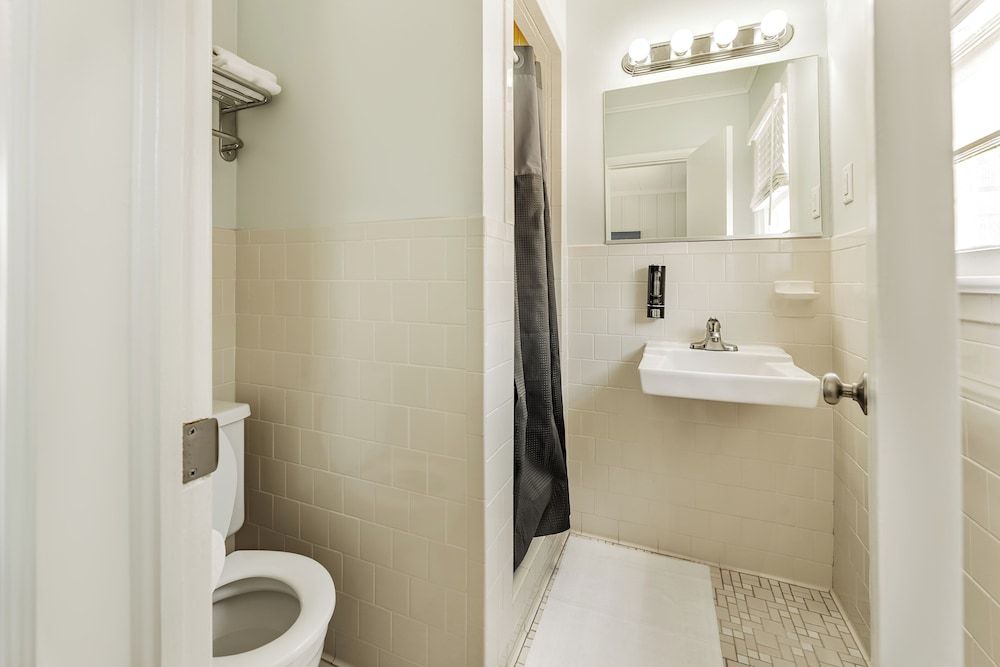 Mia's Boutique Hotel Ocean Side room, 1 Queen bed, Steps from the beach 3