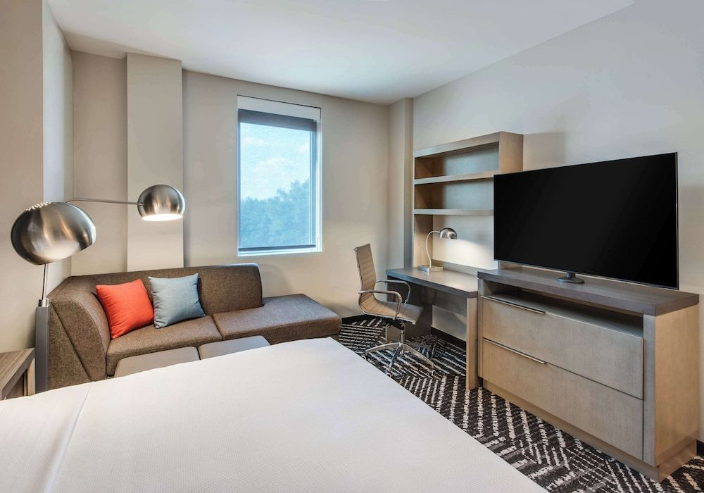 Hyatt House BWI Airport Baltimore Room, 1 King Bed 5