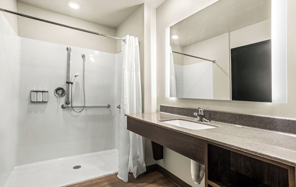 My Place Hotel-Savannah Airport-Pooler Room, 1 Queen Bed, Accessible (Hearing Impaired, Roll-In Shower) 3