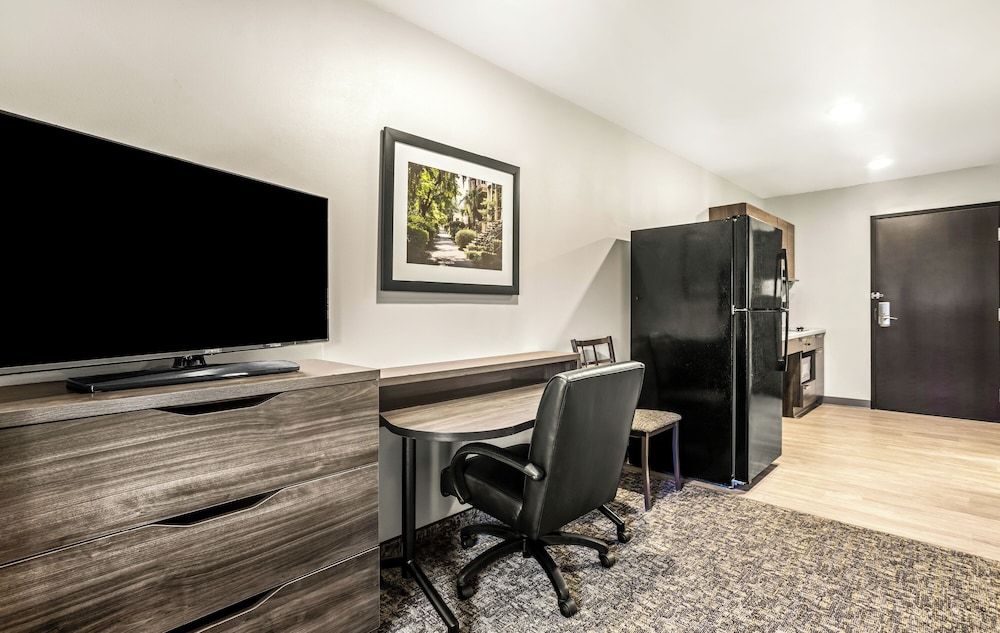 My Place Hotel-Savannah Airport-Pooler Room, 1 Queen Bed, Accessible (Hearing Impaired, Roll-In Shower) 6