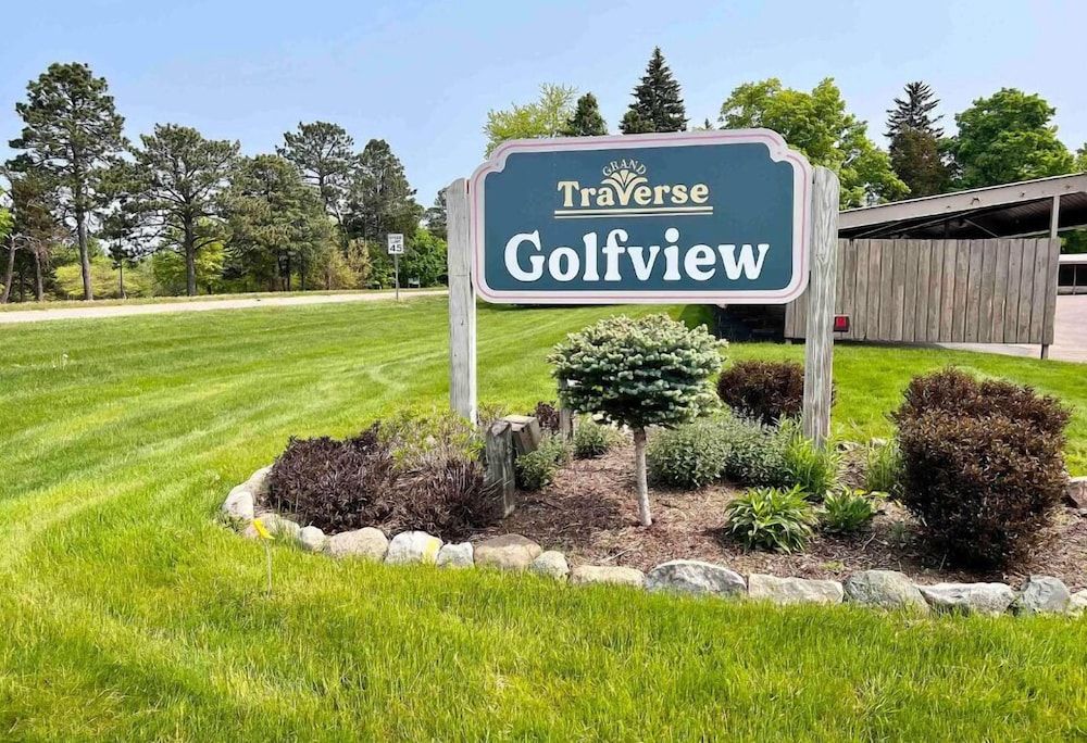 Charming 1BDR Condo w Golf Course View