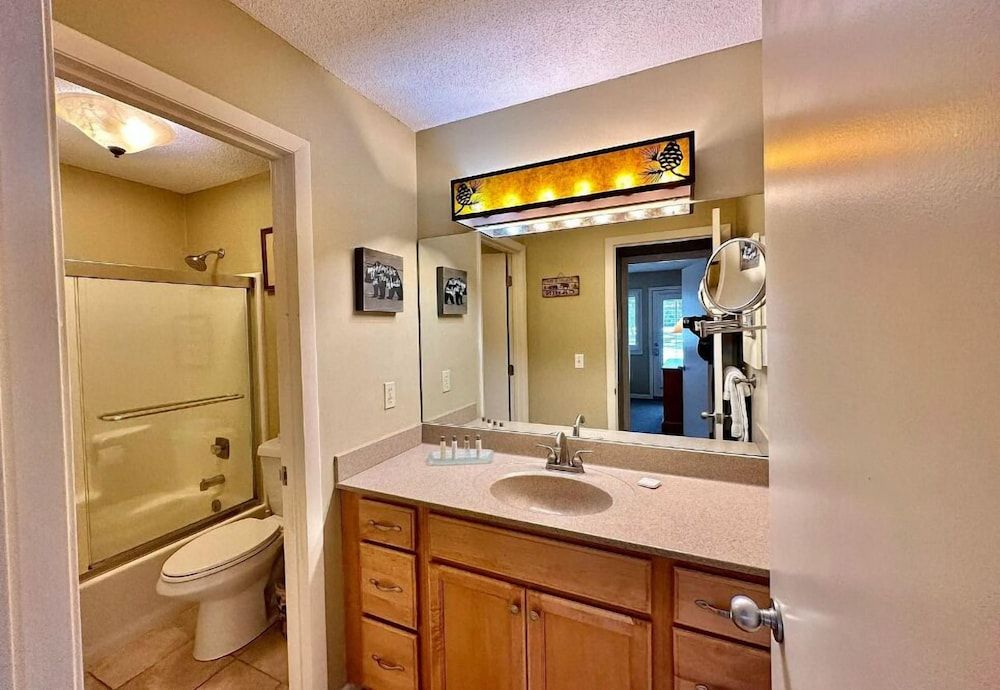 Luxury Condo, Queen and Sofa Bed