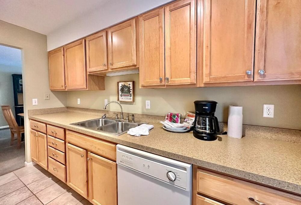 Charming 1BDR Condo w Golf Course View