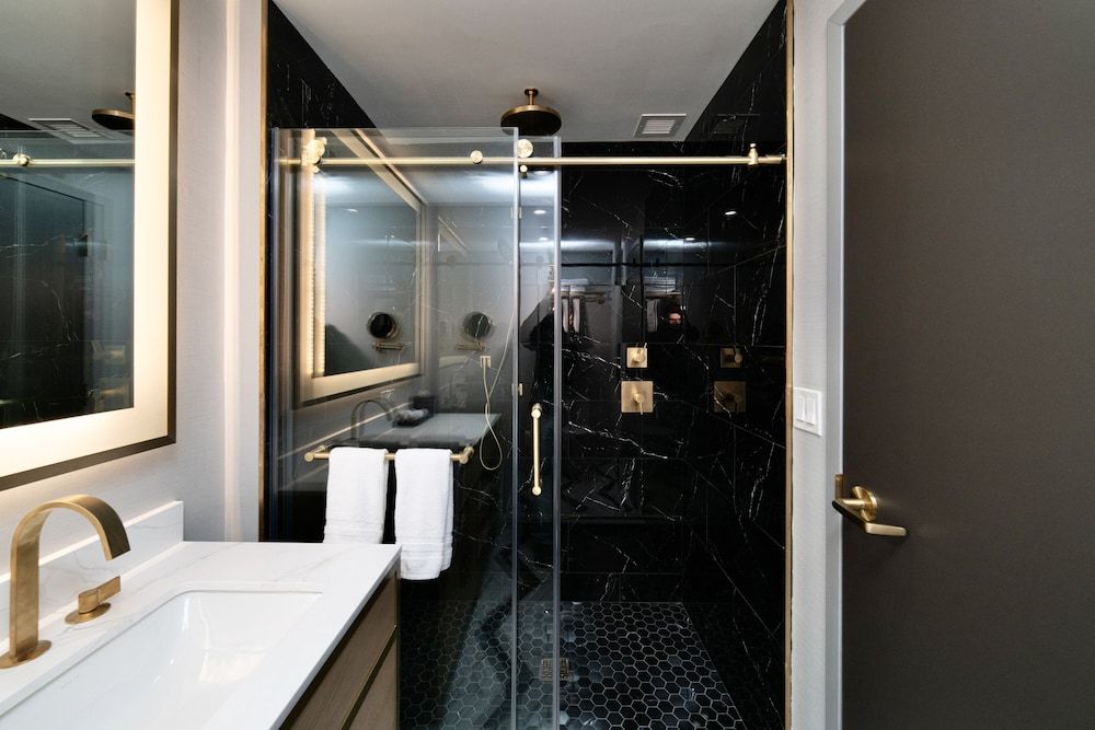 Iris Hotel Boston Double or Twin Room 7