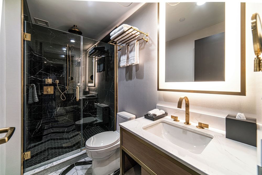 Iris Hotel Boston Family Quadruple Room 4