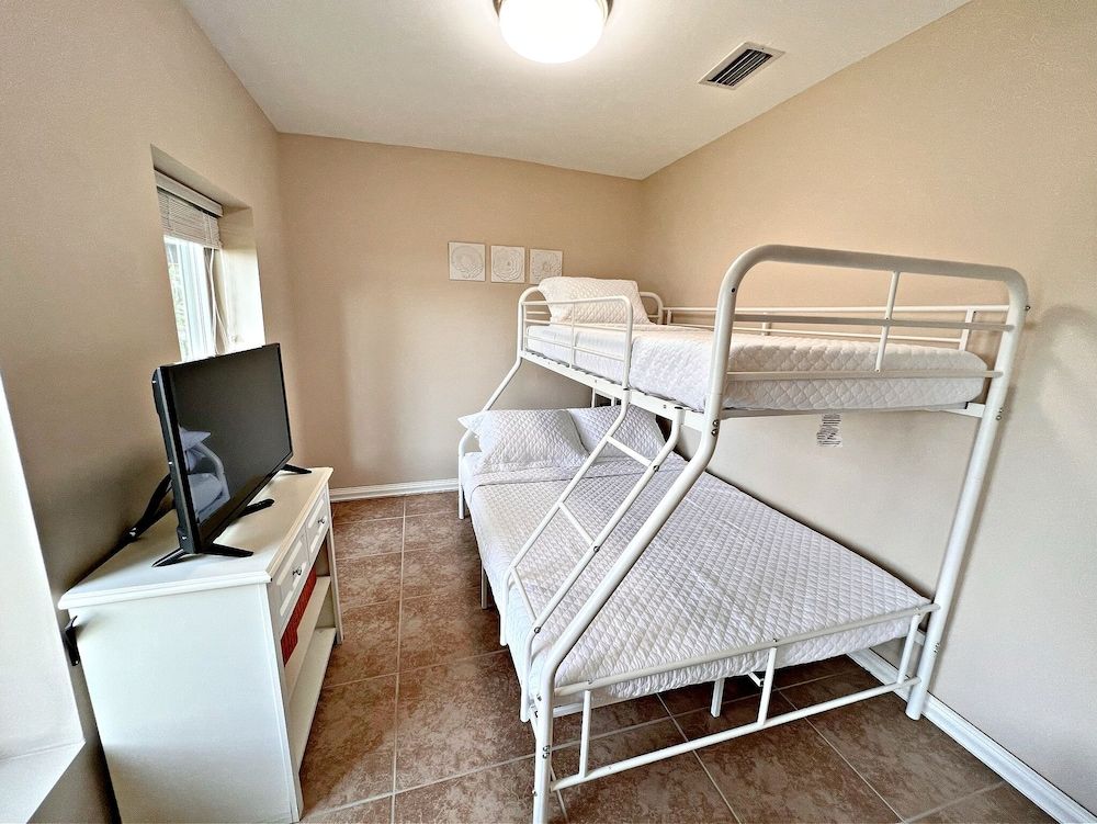 House, Multiple Beds, Patio (Porpoise Pass)