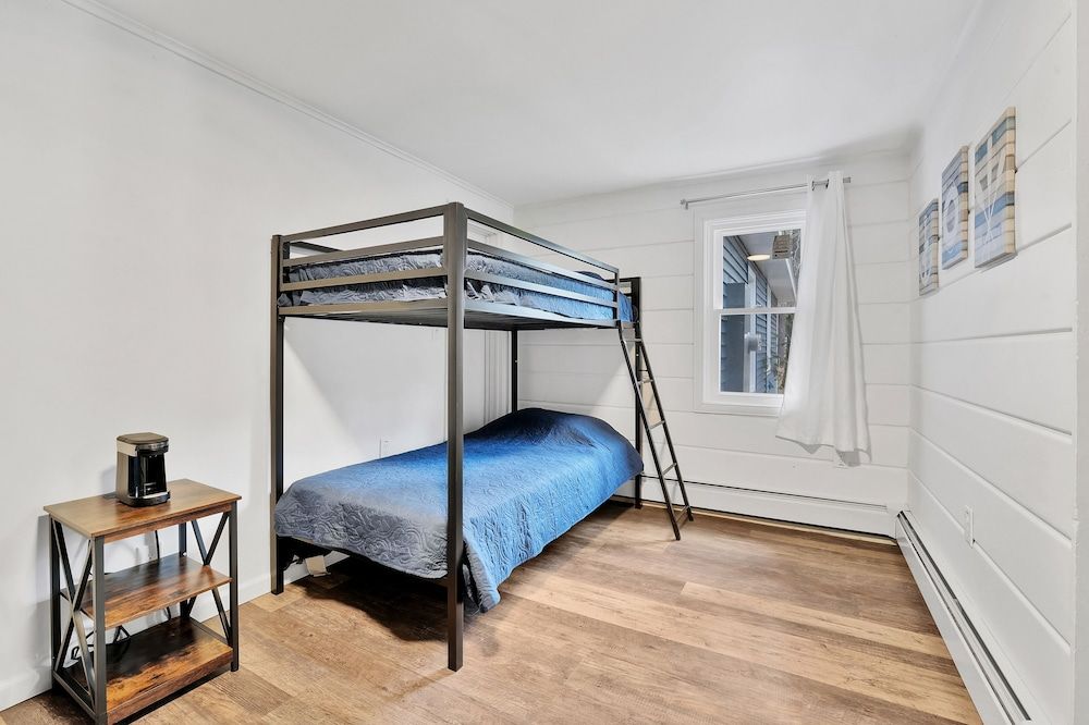 Basic Quadruple Room, Multiple Beds, Non Smoking, Private Bathroom