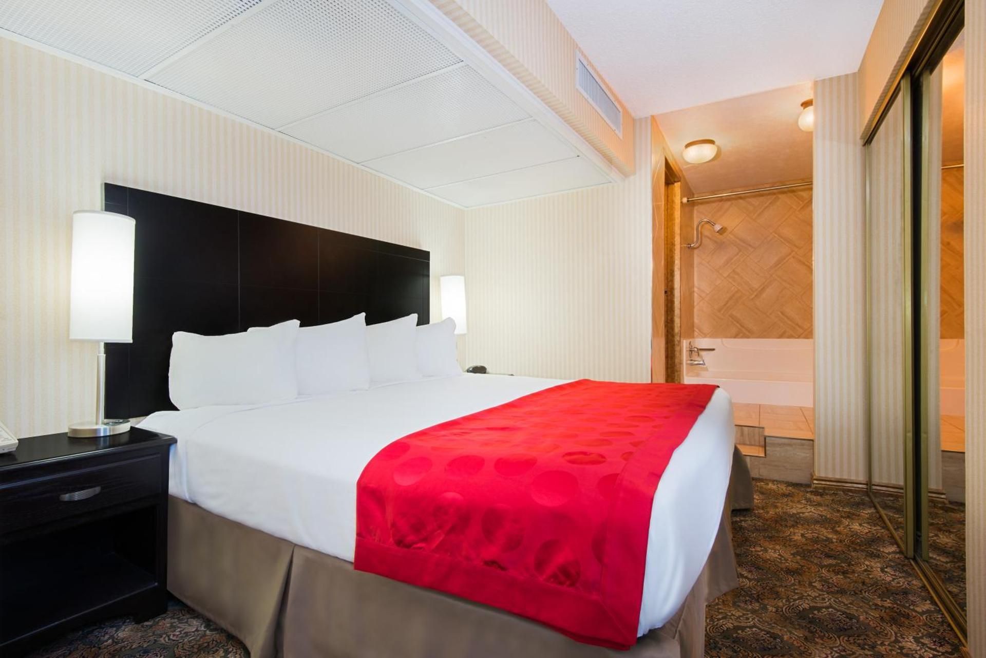 King Suite Jetted Tub with Sofa Bed