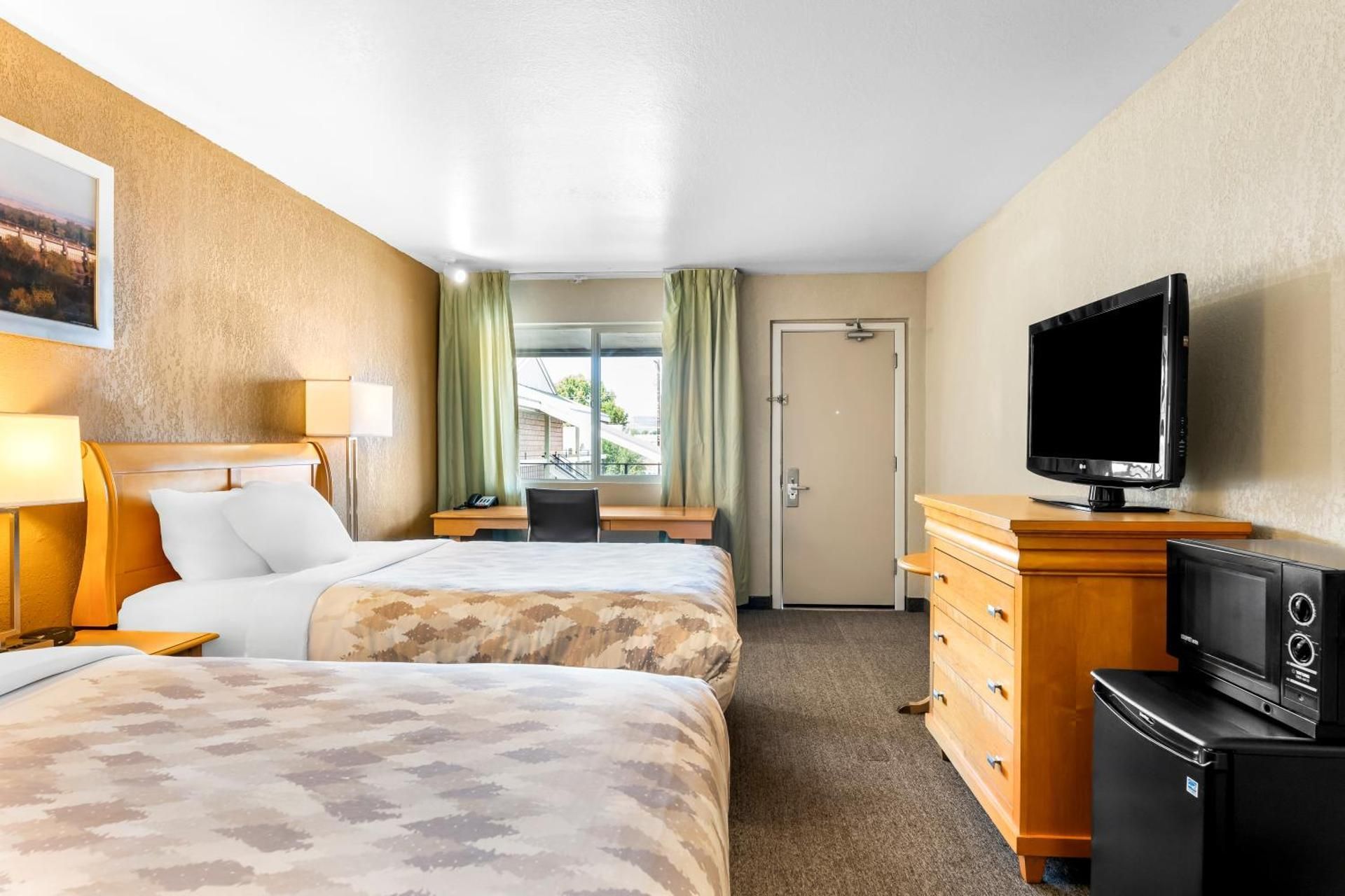 2 Double Beds Non Smoking