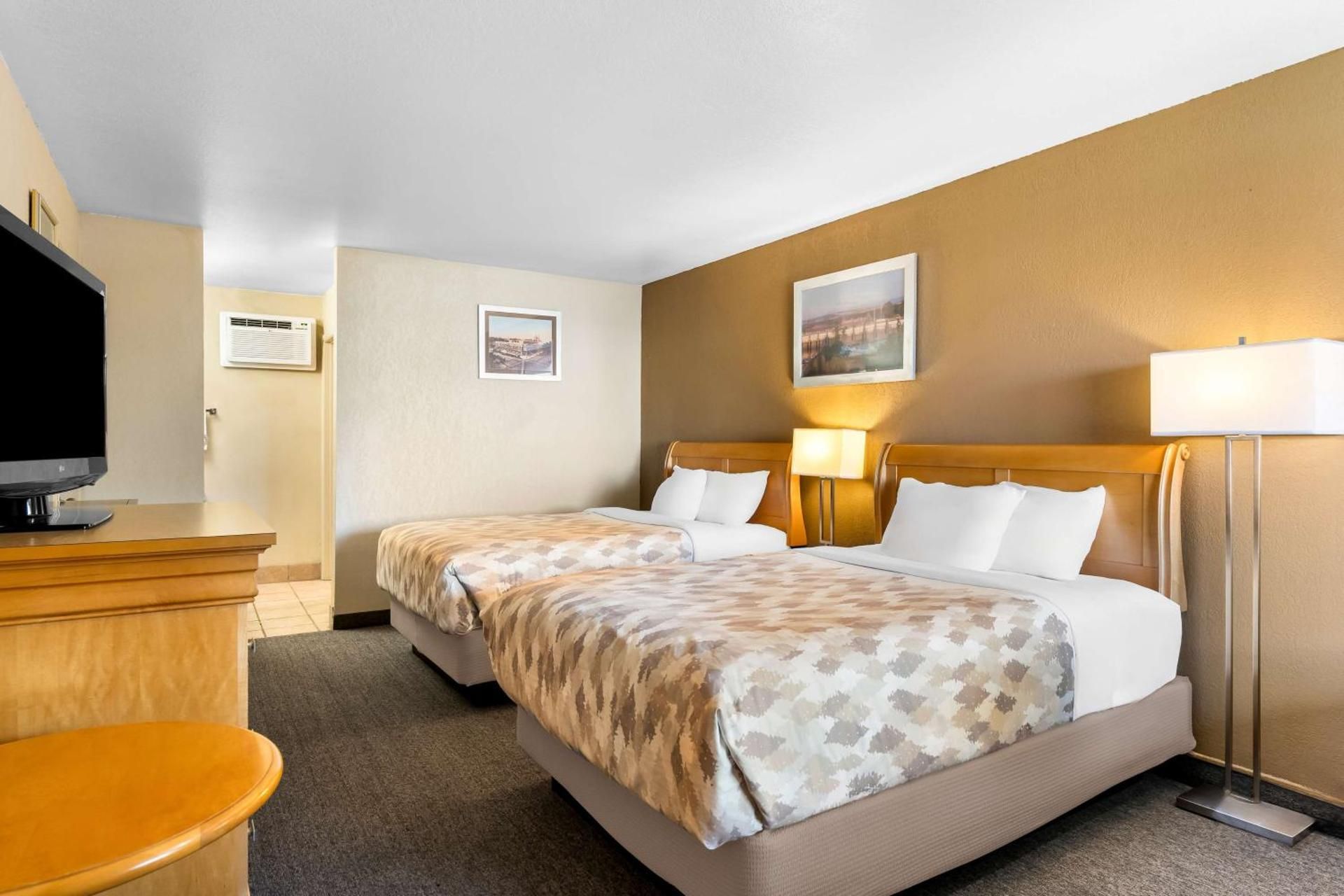 2 Double Beds Non Smoking