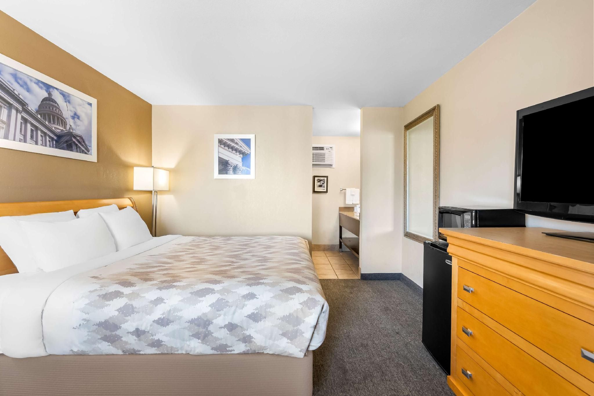 1 King Bed Non smoking