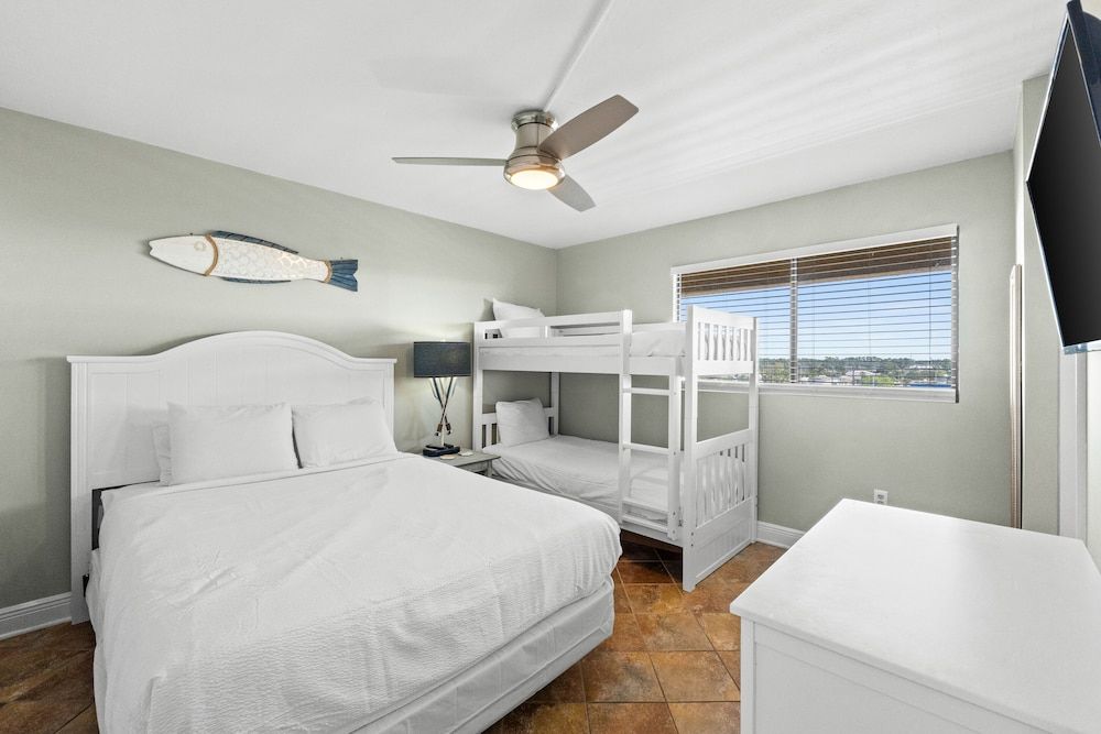 Condo, 2 Bedrooms, Ocean View (402A)