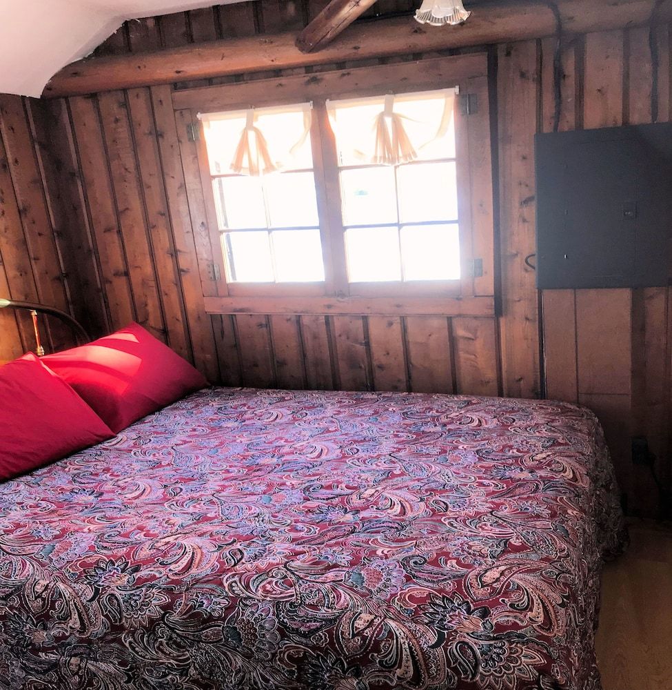 Clear Lake Resort Cabin 2, Lakefront 2