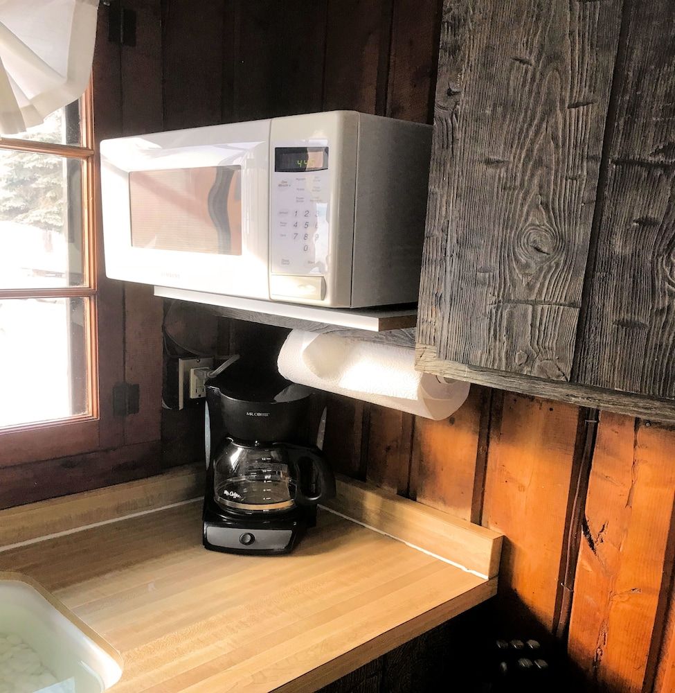 Clear Lake Resort Cabin 4, Lakefront 4