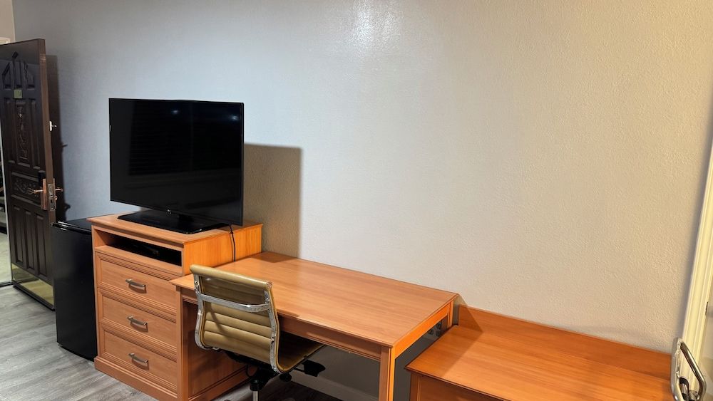 PACIFIC EXPRESS INN Executive Double Room 9